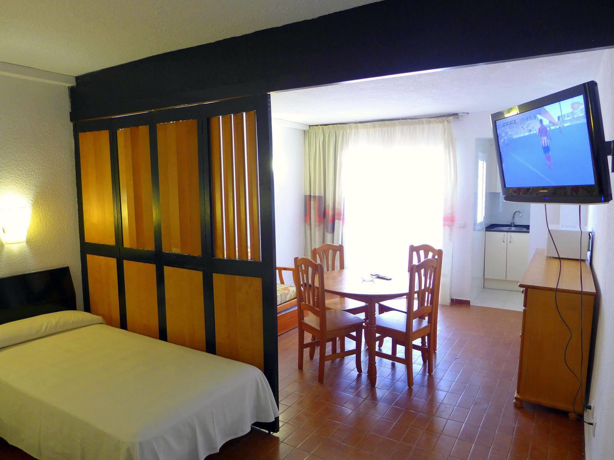 Apartamentos Alboran-Arysal サロウ エクステリア 写真